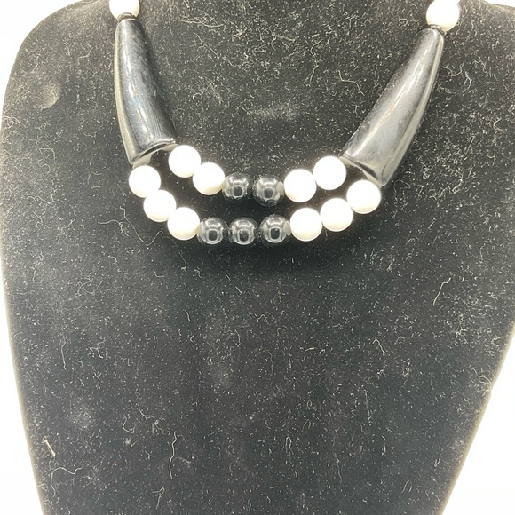 ”RETRO 80’s VINTAGE CHOKER STYLE BLACK AND WHITE NECKLACE” Costume Jewelry. - Picture 2 of 7